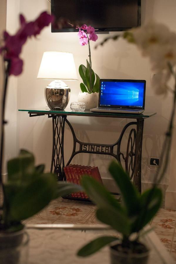 Niloufar Residence Napoli ภายนอก รูปภาพ